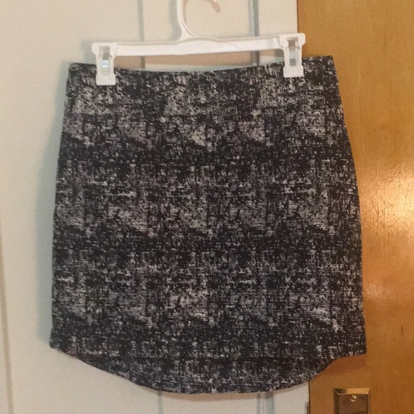 NWT Banana Republic textured knit miniskirt - Picture 2 of 5